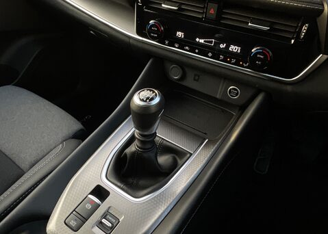 Nissan Qashqai DIG-T N-CONNECTA 19