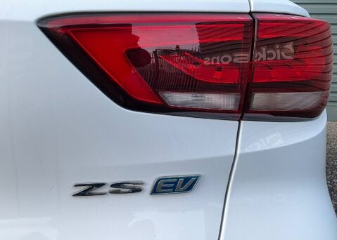 MG ZS 51kWh TROPHY 13