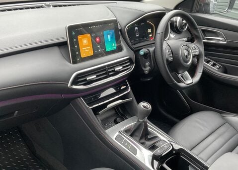 MG HS 1.5 T-GDI TROPHY 15