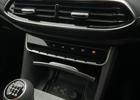 MG HS 1.5 T-GDI TROPHY 19