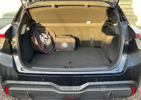 MG MG4 EV 64kWh TROPHY 18