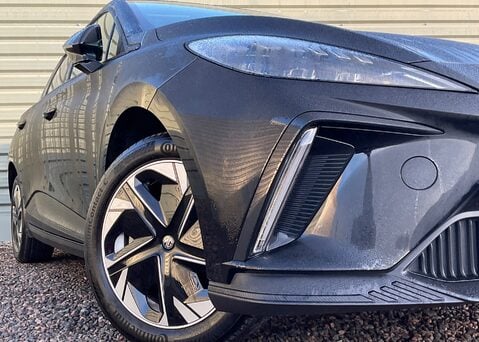 MG MG4 EV 64kWh TROPHY 6