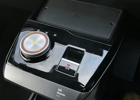 MG MG4 EV 64kWh TROPHY 25