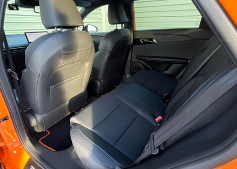 MG MG4 EV 64kWh TROPHY 17