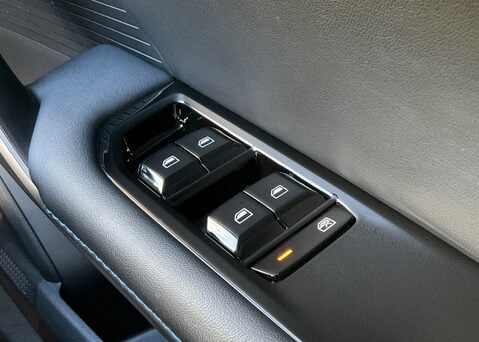 MG MG4 EV 64kWh TROPHY 19