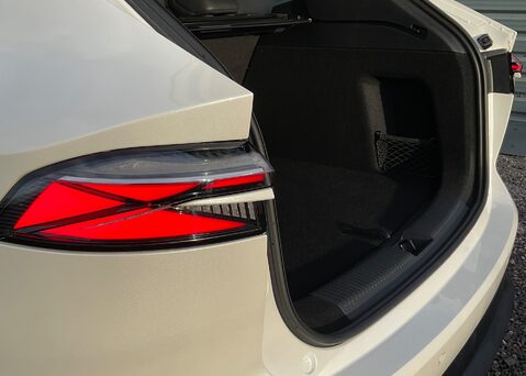 MG HS 1.5 T-GDI TROPHY PHEV 10