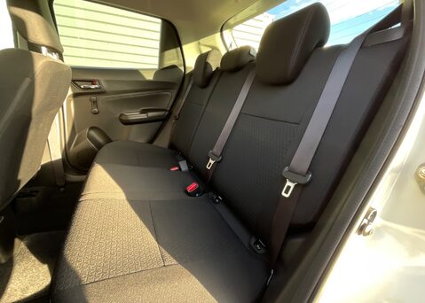 Suzuki Swift SZ-T DUALJET MHEV 11