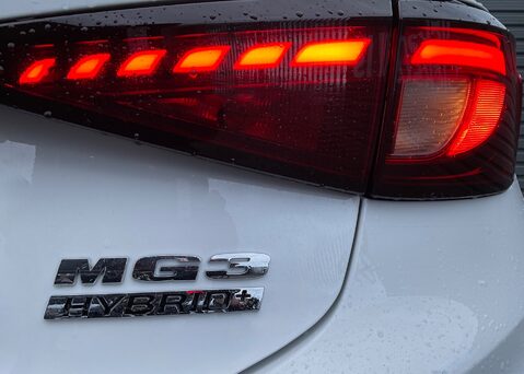 MG MG3 1.5 HYBRID+ TROPHY 13