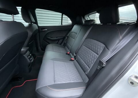 MG MG3 1.5 HYBRID+ TROPHY 17