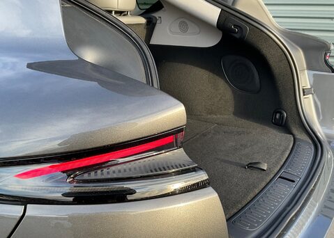 MG IM6 100 kWh LAUNCH EDITION AWD 17