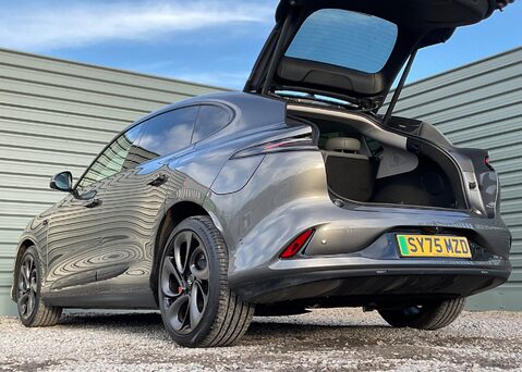 MG IM6 100 kWh LAUNCH EDITION AWD 18