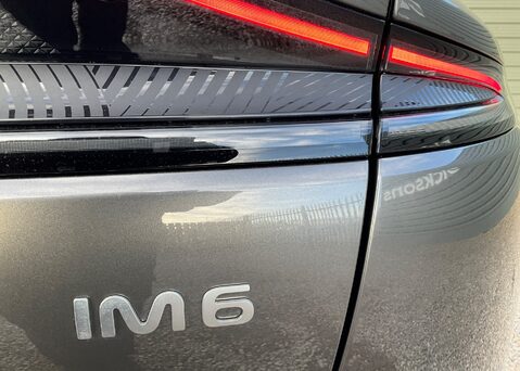 MG IM6 100 kWh LAUNCH EDITION AWD 19