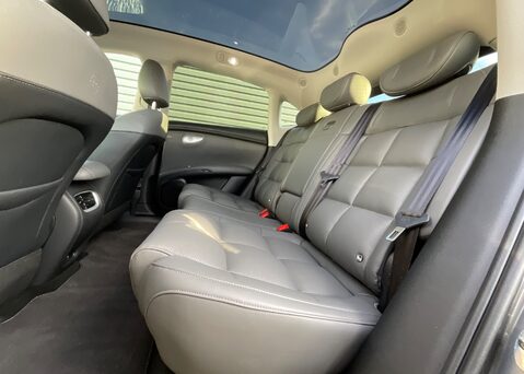 MG IM6 100 kWh LAUNCH EDITION AWD 11