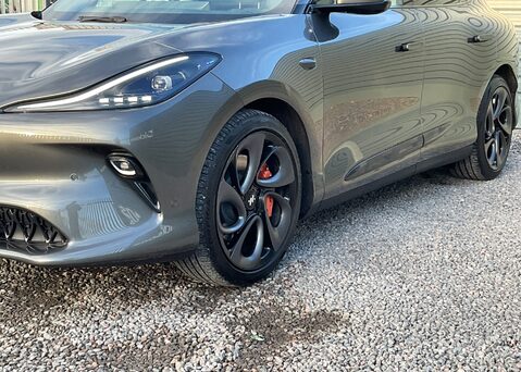 MG IM6 100 kWh LAUNCH EDITION AWD 5