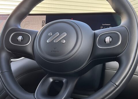 MG IM6 100 kWh LAUNCH EDITION AWD 22