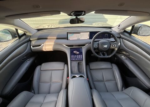 MG IM6 100 kWh LAUNCH EDITION AWD 13