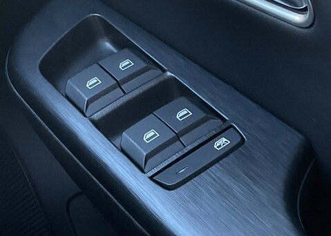 MG ZS 1.5 HYBRID+ TROPHY 19