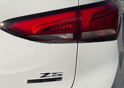 MG ZS 1.5 HYBRID+ TROPHY 13