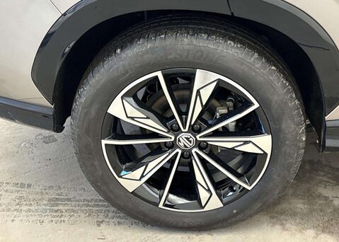 MG HS 1.5 T-GDI TROPHY 4