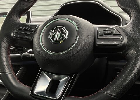 MG HS 1.5 T-GDI EXCLUSIVE 22
