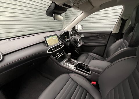 MG HS 1.5 T-GDI EXCLUSIVE 15