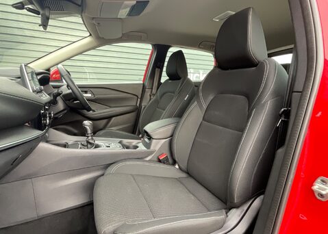 Nissan Qashqai DIG-T ACENTA PREMIUM MHEV 13