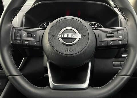 Nissan Qashqai DIG-T ACENTA PREMIUM MHEV 23