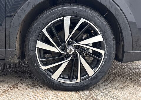 MG ZS 1.5 HYBRID+ TROPHY 5