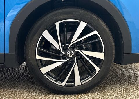 MG ZS 1.5 HYBRID+ TROPHY 5