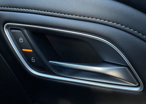 MG ZS 1.5 HYBRID+ TROPHY 18