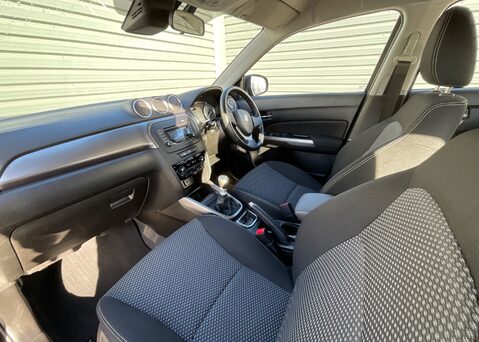 Suzuki Vitara SZ4 BOOSTERJET MHEV 9