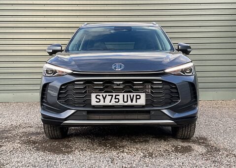 MG ZS HYBRID+ TROPHY 6