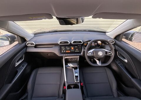 MG ZS HYBRID+ TROPHY 12