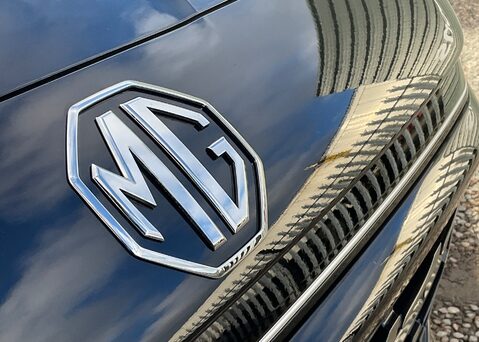 MG HS 1.5 T-GDI SE DCT 4