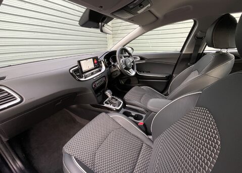 Kia Ceed 1.0 T-GDi Pure 7