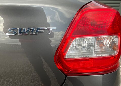 Suzuki Swift ATTITUDE DUALJET 18