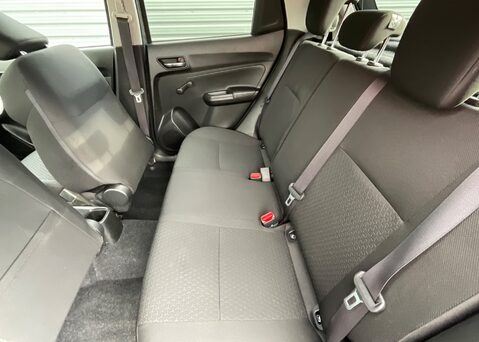 Suzuki Swift ATTITUDE DUALJET 19