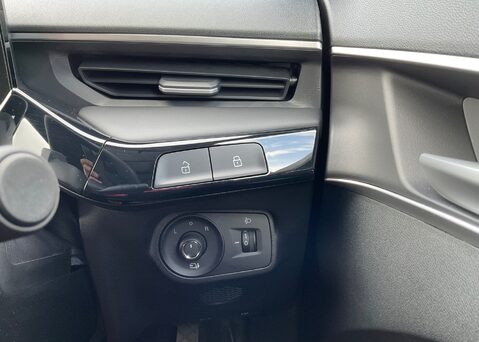 MG MG3 1.5 HYBRID+ TROPHY 18