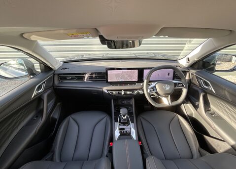 MG MG HS 1.5 T-GDI TROPHY PHEV 12