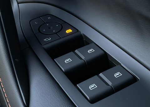 MG MG HS 1.5 T-GDI TROPHY PHEV 18