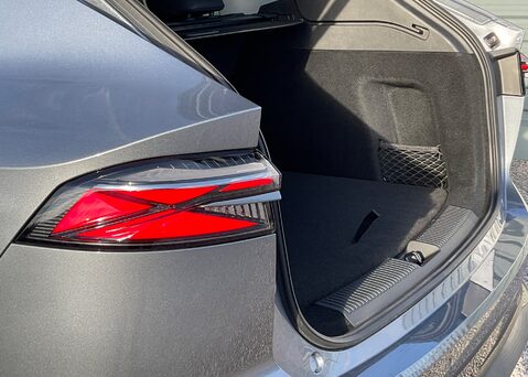 MG MG HS 1.5 T-GDI TROPHY PHEV 10