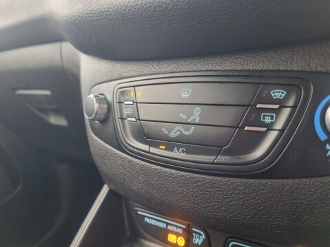 Ford Tourneo Courier ZETEC TDCI 10