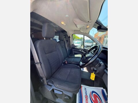 Ford Transit Custom 300 LIMITED P/V L1 H1 KOMBI 6 Seater 23