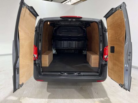 Mercedes-Benz Vito eVito 66 Progressive 22