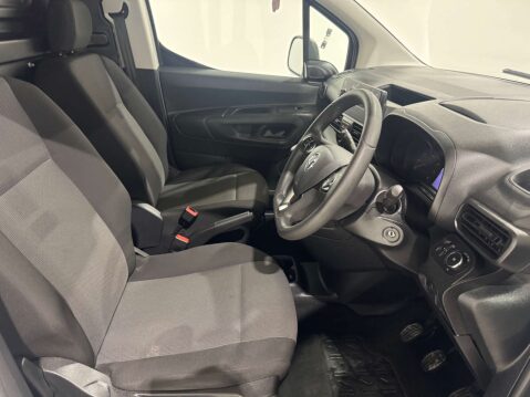 Vauxhall Combo 2300 1.5 SportIVE TD S/S 6