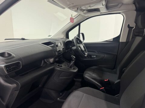 Vauxhall Combo 2300 1.5 SportIVE TD S/S 15