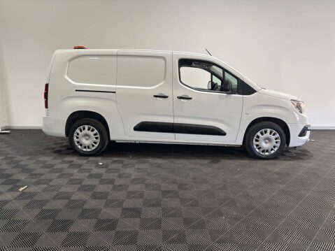 Vauxhall Combo 2300 1.5 SportIVE TD S/S 3