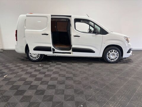 Vauxhall Combo 2300 1.5 SportIVE TD S/S 4