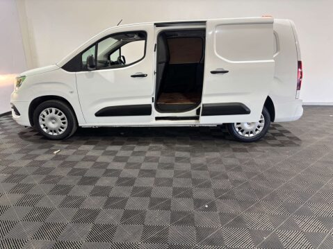 Vauxhall Combo 2300 1.5 SportIVE TD S/S 16