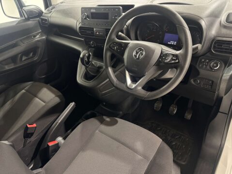 Vauxhall Combo 2300 1.5 SportIVE TD S/S 33